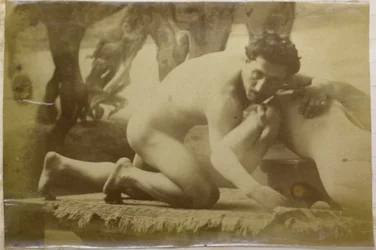 Studie af en mandlig nøgenmodel, liggende på gulvet og brydning med en mannequin, i Jacques de Lalaings atelier, mulig forundersøgelse til maleriet Wrestlers