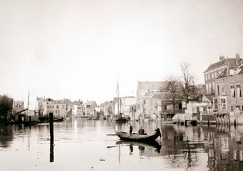 Båd på kanalen, Dordrecht, Holland, 1898.