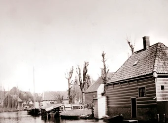 Kanalhuse, Broek, Holland, 1898
