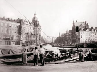 To drenge ved en kanal, Rotterdam, 1898.
