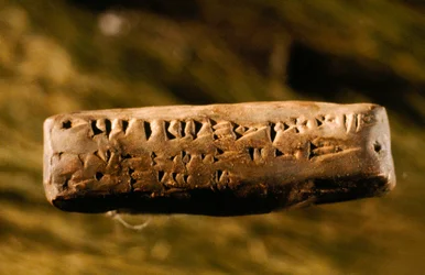 En miniaturetavle med det kyrilliske alfabet. Damaskus, Syrien.