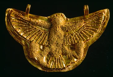 Guldfalk-vedhæng fra museet for undervandsarkæologi i Bodrum. Bodrum, Tyrkiet.