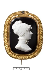 Death of Princess Charlotte Gold Memorial Broche, ca. 1817 (sort og hvidt glas sat i guld med diamant)