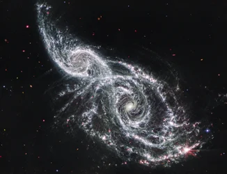 Galakserne IC 2163 og NGC 2207 (MIRI-billede)