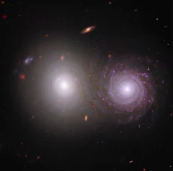 Interstellært støv i et galaktisk par