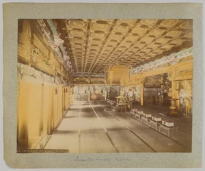 Interiør af Jemitsu Temple, Nikko, Japan (håndfarvet sort/hvid foto)