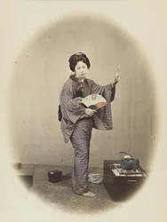Japansk kvinde i traditionel kjole (håndfarvet s/h foto)