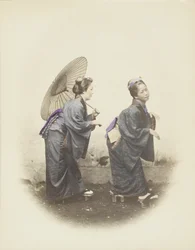 Japanske kvinder i traditionel kjole (håndfarvet s/h-billede)