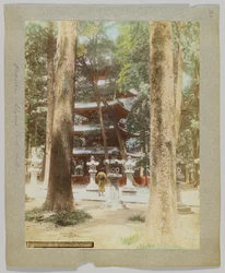 Pagoda i Uyeno Park, Tokyo, Japan (håndfarvet sort/hvid foto)