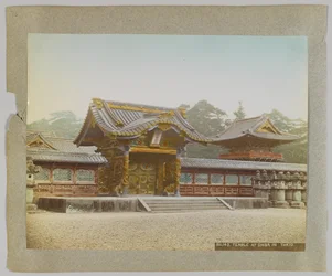 Tempel i Shiba Park, Tokyo, Japan (håndfarvet sort/hvid foto)