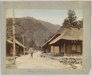 Village of Chuzenji, Nikko, Japan (håndfarvet sort/hvid foto)