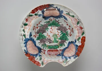 Barberskål, slutningen af det 18. århundrede (Arita ware, porcelæn med underglasur blå og overglasur emalje)