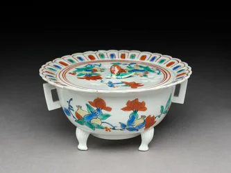 Koro skål med fladt låg, Kakiemon relaterede varer, 1680-1700 (lertøj med emaljeoverglasur)