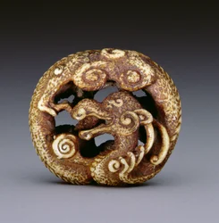 Netsuke skildrer en vanddrage, ca. 1870-80 (hjort-gevir)