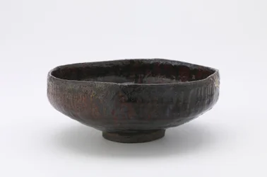 Lav teskål, Kanazawa, Ishikawa-præfekturet, Edo-perioden, 1700-1800-tallet (ler af raku-typen med rød slip under klar blyglasur)