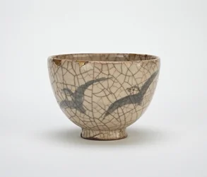 Teskål med design af plovere, Kyoto-relateret service, midten af 1800-tallet (stentøj med koboltdekoration under krakeleret glasur)