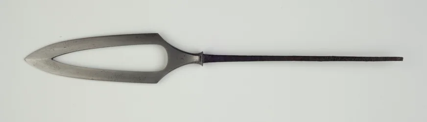 Yanone (pilespids) af flad type (hirane) med gennemboret design (stål)