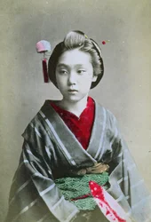 Ung pige i en kimono, ca. 1860-70 (håndfarvet foto)