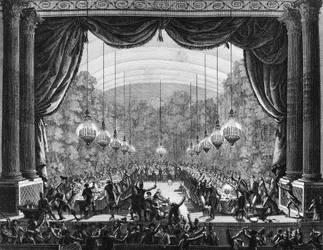 Den Franske Revolution: Livvagternes banket den 1. oktober 1789 i operarummet på slottet i Versailles for at fejre ankomsten af deres kammerater fra Flanderns regiment. Stik af Berthaut efter Prior. Paris, Library of Institute of His