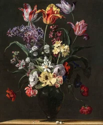 Tulipaner, liljer, påskeliljer, syrener og andre blomster i en glasvase på en træafsats, en af et par, 1600-tallet