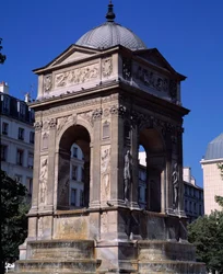 Arkitektur: udsigt over de uskyldiges springvand. Designet af arkitekterne Jean Goujon, Augustin Pajou og Pierre Lescot. 1546-1549. Place Joachim du Bellay, Paris.