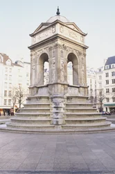 Frankrig, Paris, Fontaine des Innocents, stenfontæne med trin.