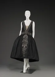 Aftenkjole (Robe De Style) (blandet medier)