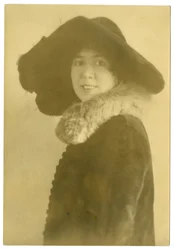 Margaret Widdemer, digter, ca. 1915-25 (foto af gelatinesølv)