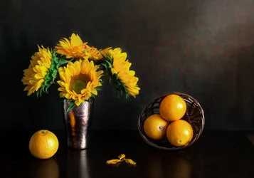 Gyldne solsikker og appelsiner