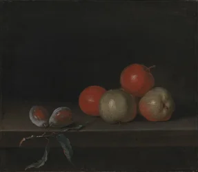 Æbler og ferskner på et bord