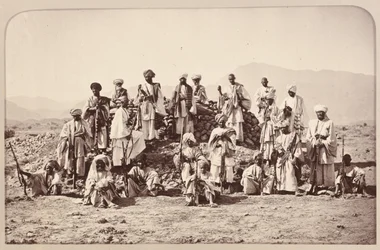 ?Afridi Picket nær Jumrood, Khyber og Rotass i afstand?, 1879 ca.