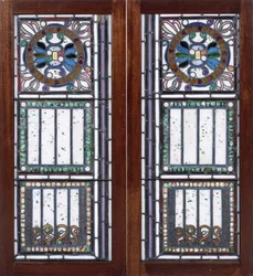 Et par blyholdige glasvinduer,