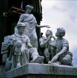 Engineering, skulpturgruppe fra Albert Memorial, afsluttet i 1876 (granit)