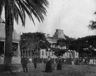 The Royal Palace in Honolulu at the Sandwich Islands foto af John Lawson Stoddard (1850 1931) Rejsende og konferenceholder Uddannelsespublikation for -Chicago (s/h foto)