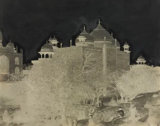 Taj Mahal, set bagfra af hvilehuset, med figur