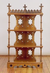 Udskåret og forgyldt gotisk hjørne What-Not, ca. 1860 (valnøddetræ)