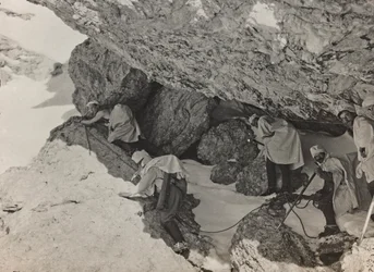 Album "Min verdenskrig - minder om den sydvestlige front i Kärnten, Italien, Trentino-Alto Adige) 31/03/1915-12/11/ 1918 - Josef Zohles Vienna ": militærbunker i et bjerg