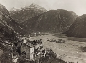 Album "Min verdenskrig - minder om den sydvestlige front i Kärnten, Italien, Trentino-Alto Adige) 31/03/1915-12/11/ 1918 - Josef Zohles Vienna ": udsigt over Chiusaforte (s/h ph)
