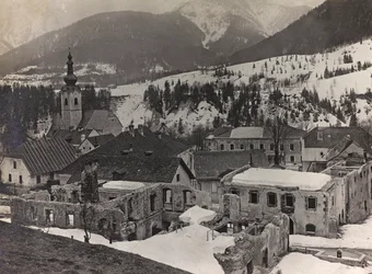 Album "Min verdenskrig - minder om den sydvestlige front i Kärnten, Italien, Trentino-Alto Adige) 31/03/1915-12/11/ 1918 - Josef Zohles Vienna ": murbrokker i Tarvisio (s/h pho