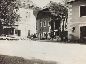 Album "Meine weltkriegs - Erinnerungen South-West Front (Carinthia, Italien, South Tyrol) (Min verdenskrig - minder om den sydvestlige front i Kärnten, Italien, Trentino-Alto Adige) 31/03/1915-12/11/ 1918 - Josef Zohles Wien ": firkant med murbrokker (s/h 