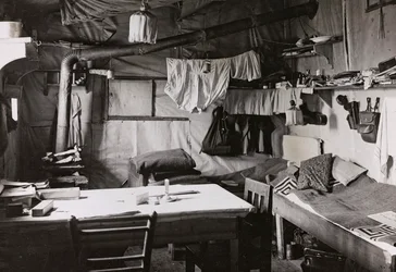 Album "Min verdenskrig - minder om den sydvestlige front i Kärnten, Italien, Trentino-Alto Adige) 31/03/1915-12/11/ 1918 - Josef Zohles Wien ": boligbetjente (s/h foto)