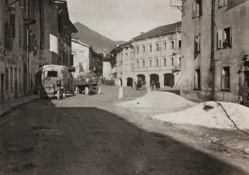 Album "Min verdenskrig - minder om den sydvestlige front i Kärnten, Italien, Trentino-Alto Adige) 31/03/1915-12/11/ 1918 - Josef Zohles Wien ": kvadratisk Tolmezzo (s/h foto)