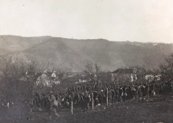 Album "Min verdenskrig - minder om den sydvestlige front i Kärnten, Italien, Trentino-Alto Adige) 31/03/1915-12/11/ 1918 - Josef Zohles Wien ": fanger (s/h foto)
