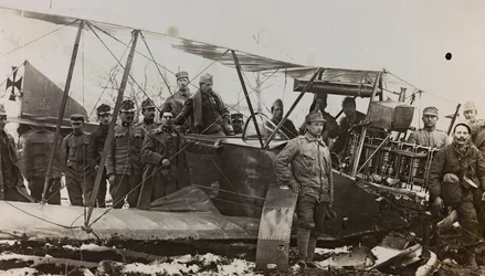 Album "Min verdenskrig - minder om den sydvestlige front i Kärnten, Italien, Trentino-Alto Adige) 31/03/1915-12/11/ 1918 - Josef Zohles Vienna ": Østrigske soldater med en mi