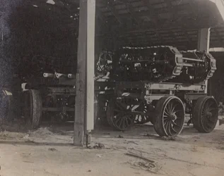Album "Min verdenskrig - minder om den sydvestlige front i Kärnten, Italien, Trentino-Alto Adige) 31/03/1915-12/11/ 1918 - Josef Zohles Vienna ": garage Tolmezzo (s/h foto)