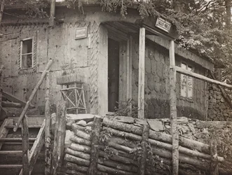 Album "Min verdenskrig - minder om den sydvestlige front i Kärnten, Italien, Trentino-Alto Adige) 31/03/1915-12/11/ 1918 - Josef Zohles Vienna ": Kommandohuset (s/h-foto