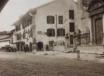 Album "Min verdenskrig - minder om den sydvestlige front i Kärnten, Italien, Trentino-Alto Adige) 31/03/1915-12/11/ 1918 - Josef Zohles Vienna ": soldater Tolmezzo (s/h phot)