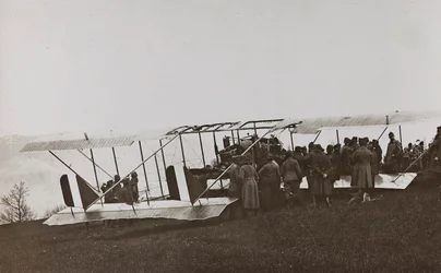 Album "Min verdenskrig - minder om den sydvestlige front i Kärnten, Italien, Trentino-Alto Adige) 31/03/1915-12/11/ 1918 - Josef Zohles Wien ": Østrigske soldater og fly