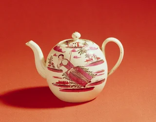 Hyrdinde tekande, dekoreret af David Rhodes, ca. 1770 (cremeware)