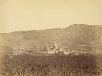 [El Escorial, på afstand].